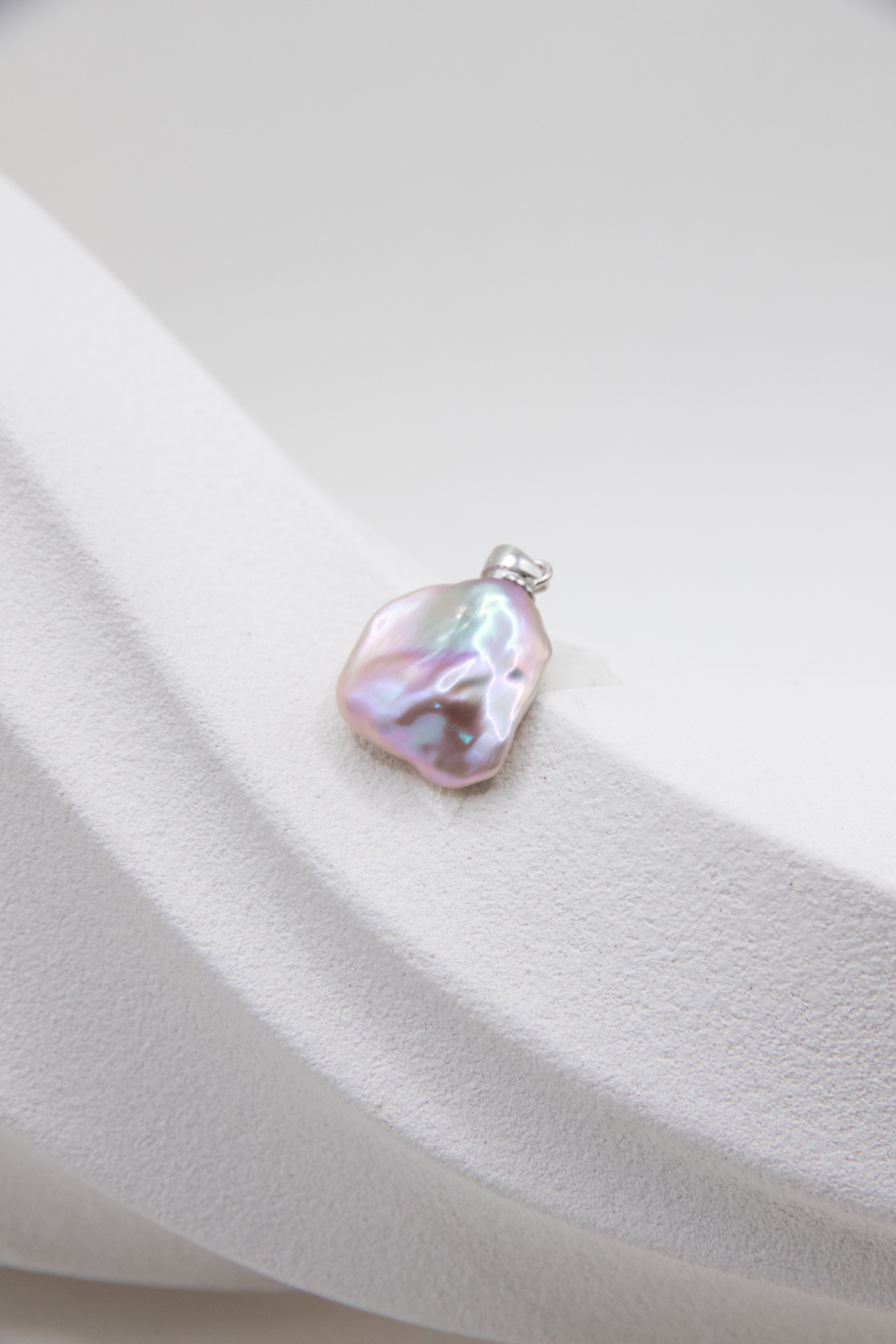 Silver-Purple Metallic Petal Pearl