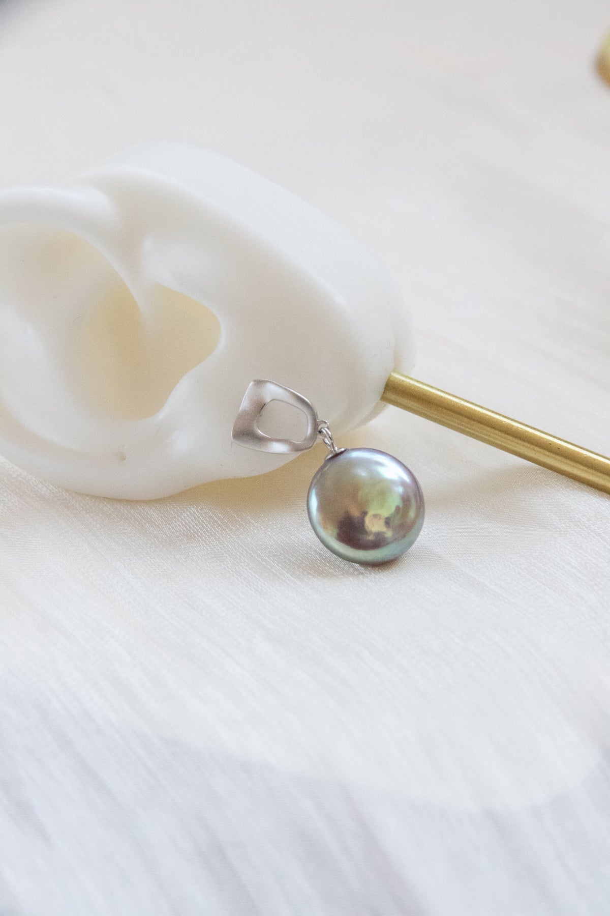 Excellent Metallic Mint Green Button pearls