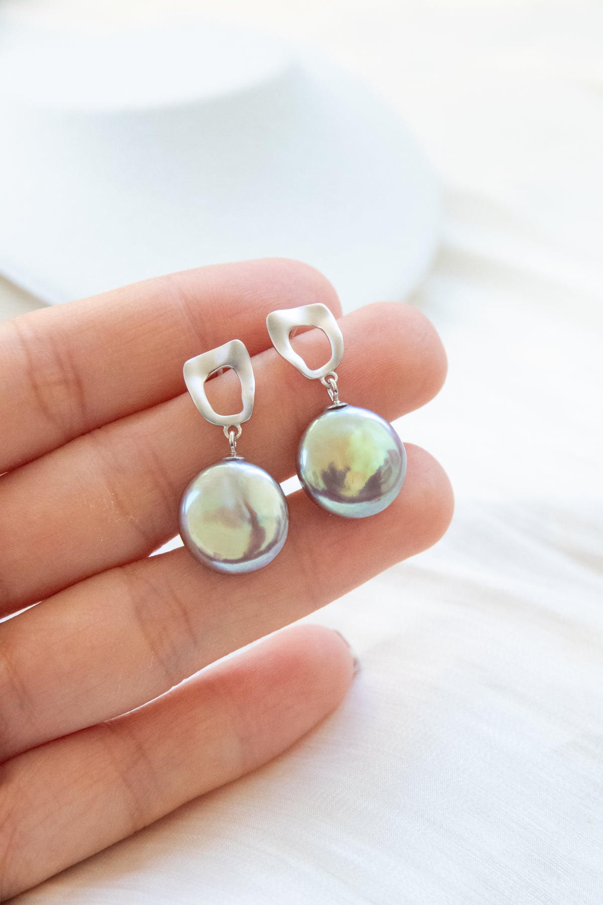 Excellent Metallic Mint Green Button pearls