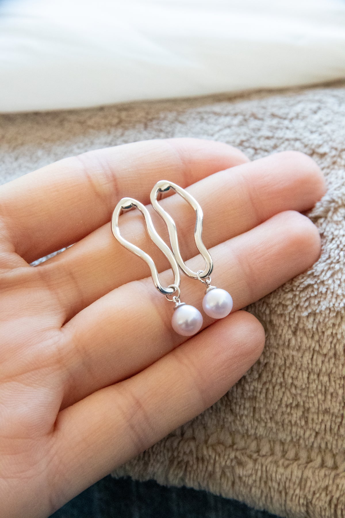 Delicate small White pink Pearl Curve Earrings