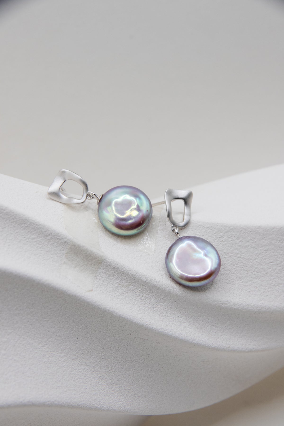 Excellent Metallic Mint Green Button pearls