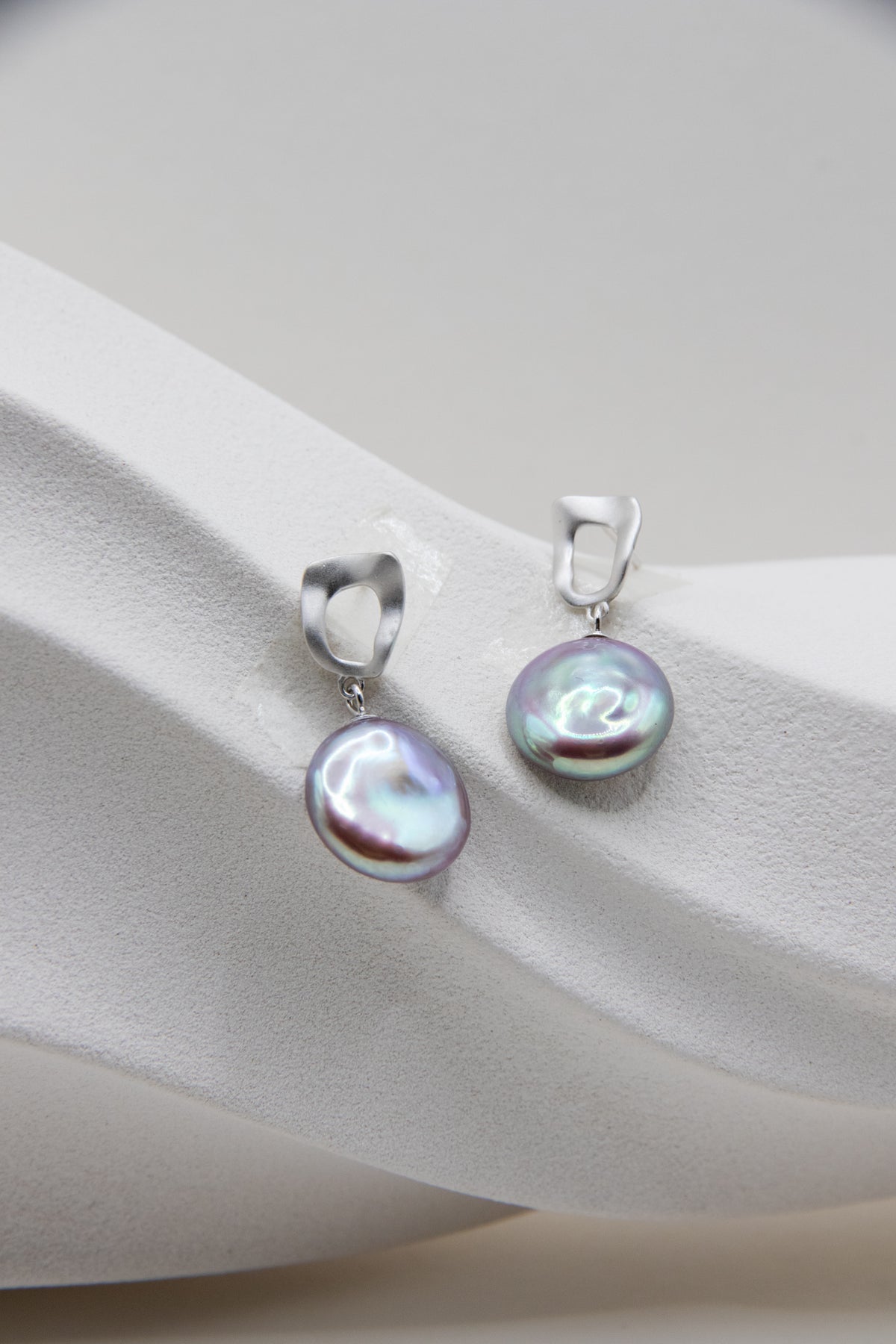 Excellent Metallic Mint Green Button pearls