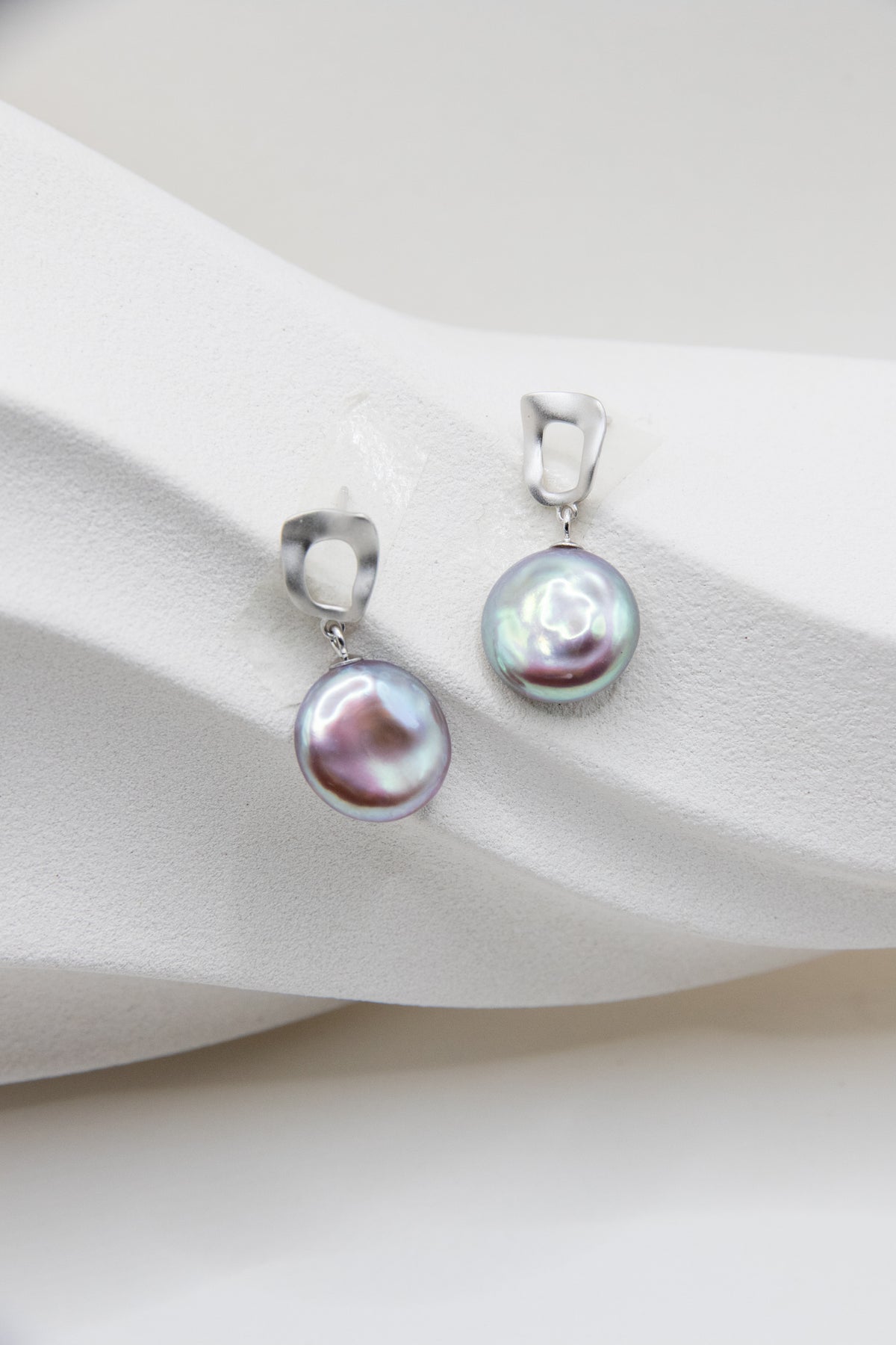 Excellent Metallic Mint Green Button pearls