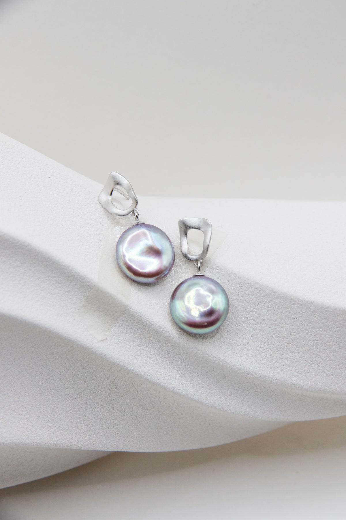 Excellent Metallic Mint Green Button pearls