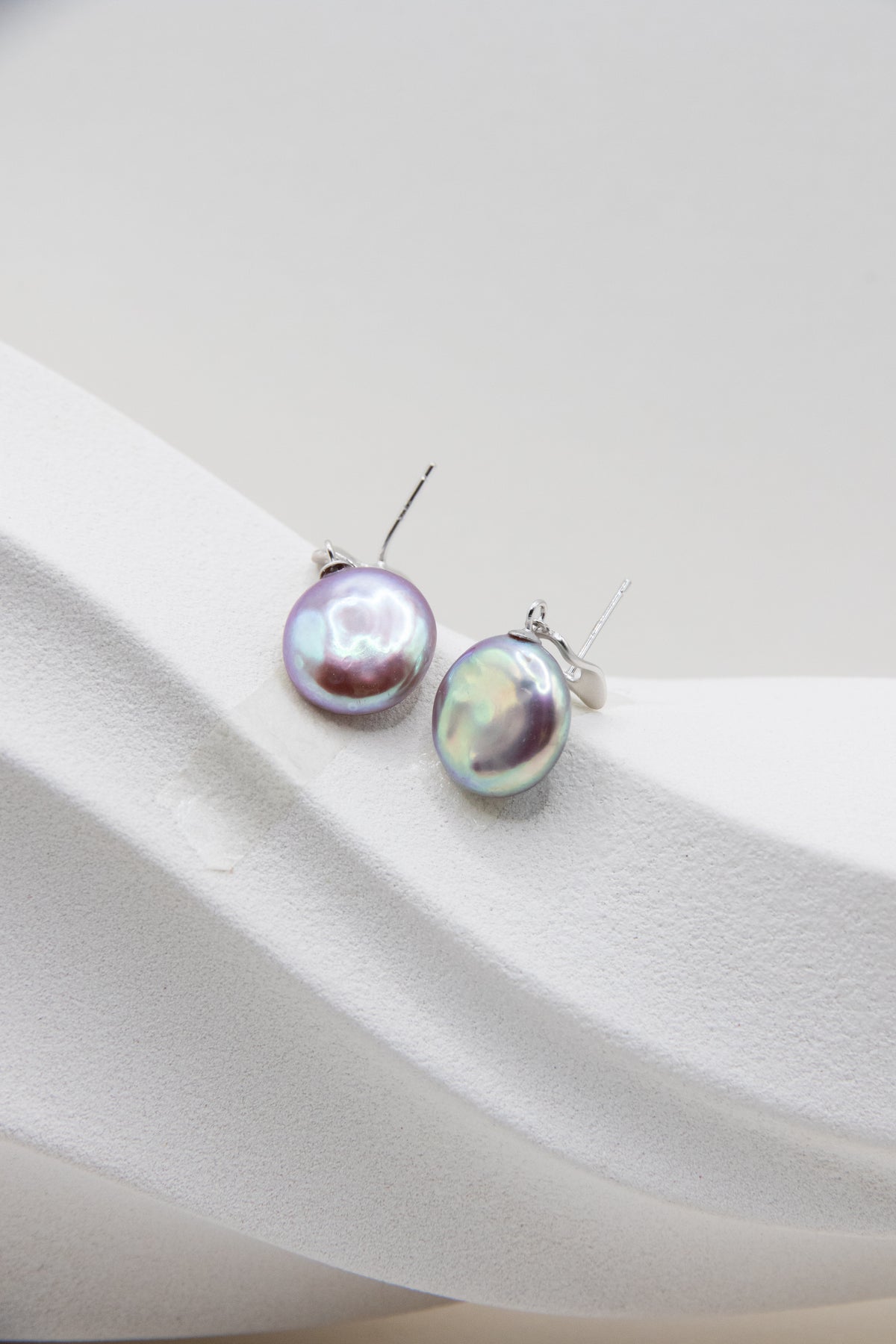 Excellent Metallic Mint Green Button pearls