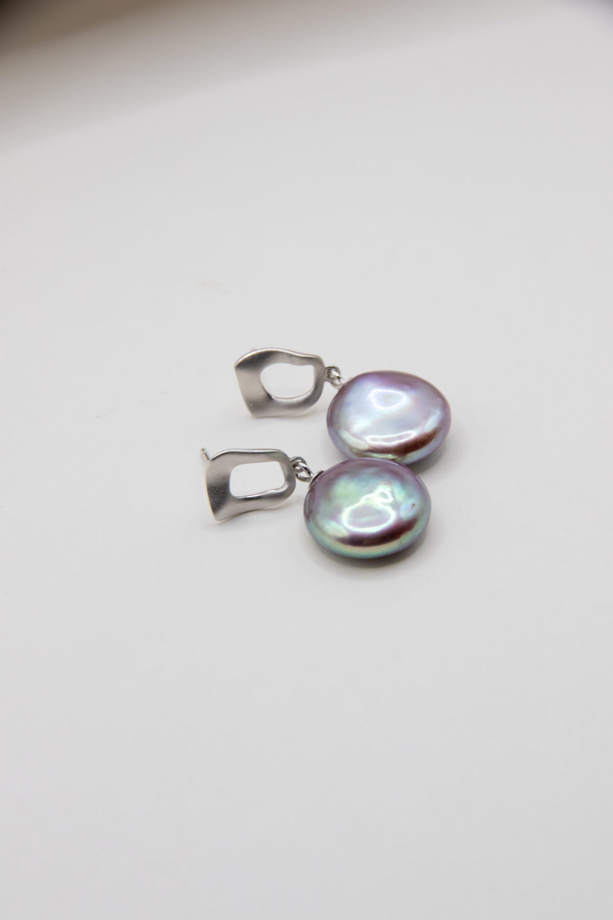 Excellent Metallic Mint Green Button pearls