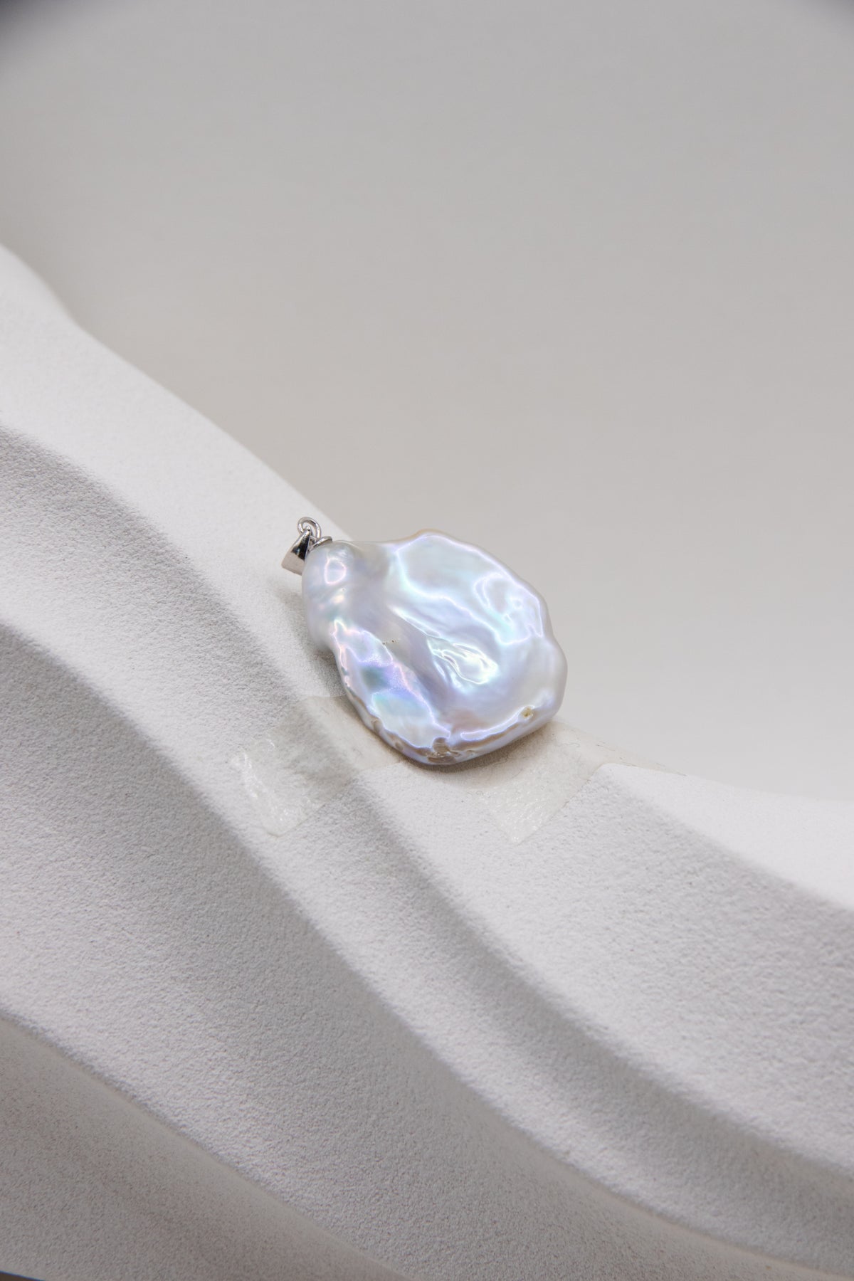 Iceberg Rose-excellent level petal pearl in blue-white