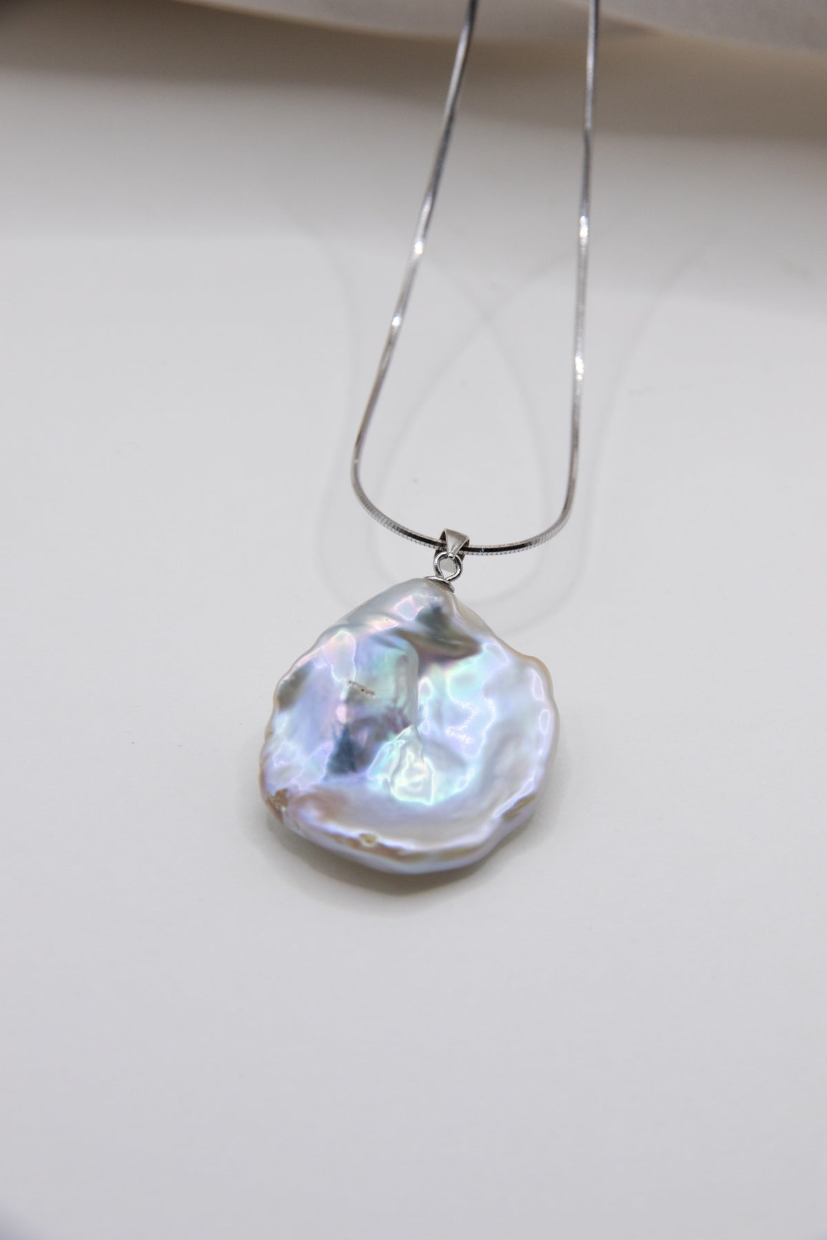 Iceberg Rose-excellent level petal pearl in blue-white