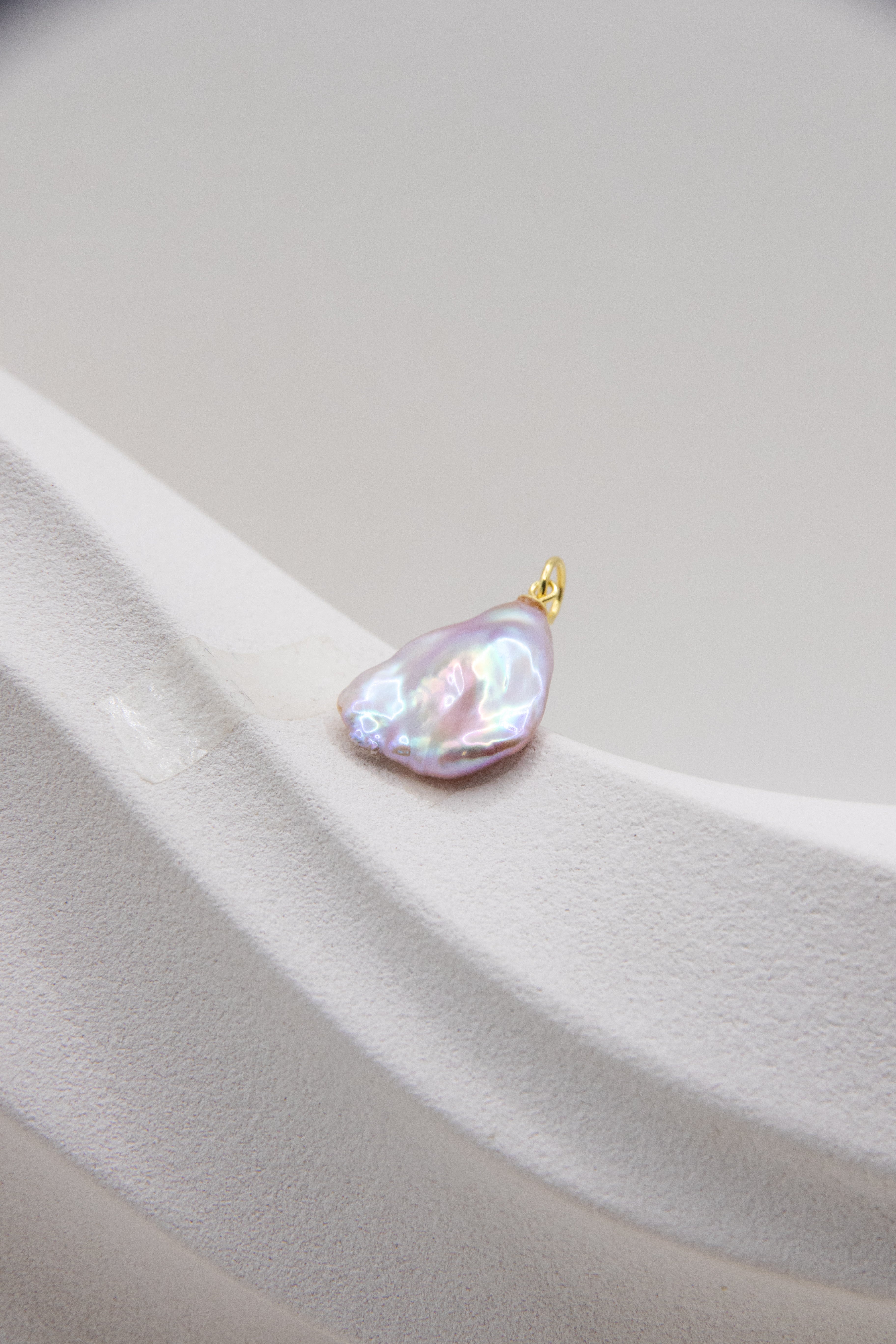 Entry-Level Sweet pink Triangular petal pearl pendant