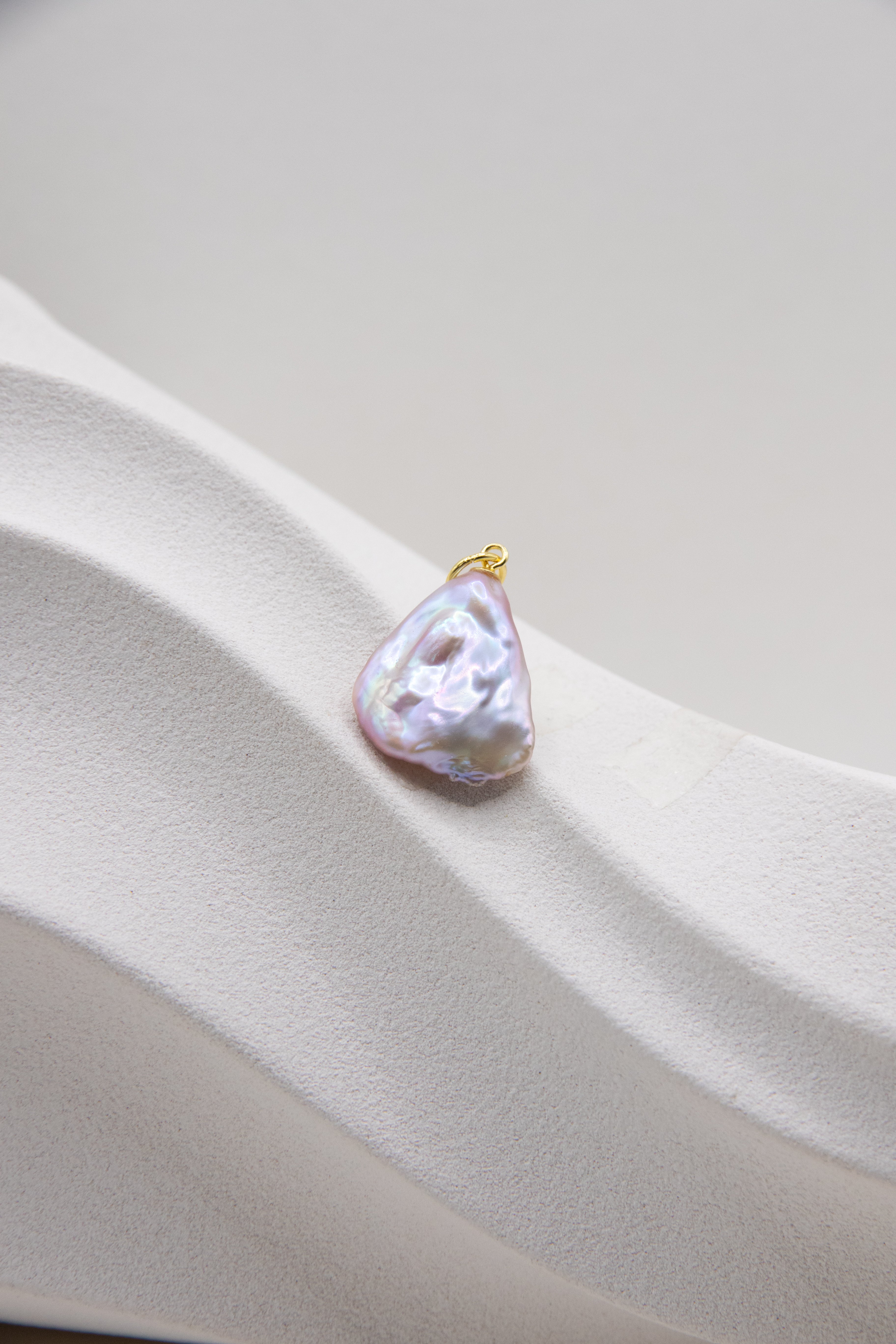 Entry-Level Sweet pink Triangular petal pearl pendant