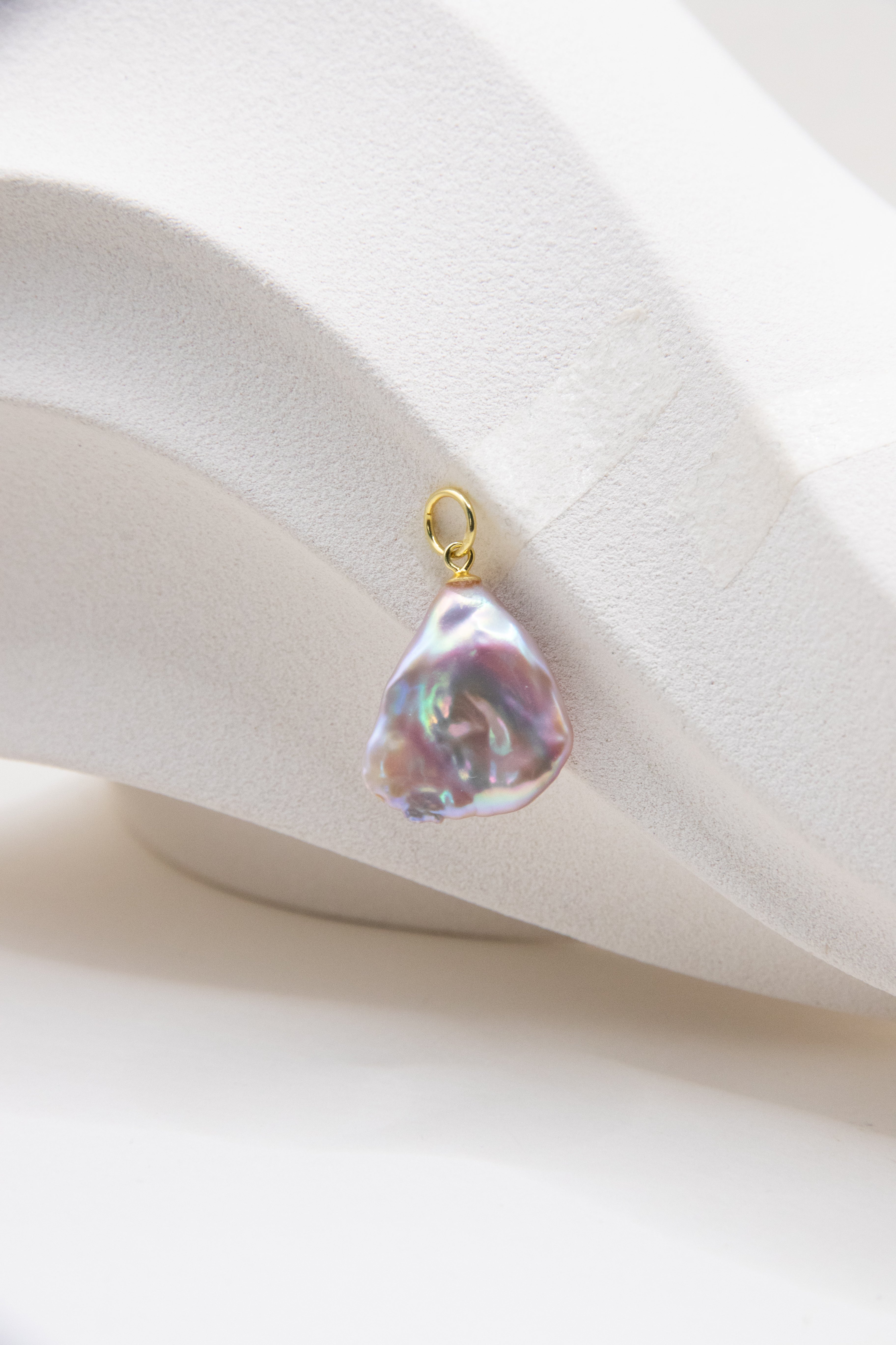 Entry-Level Sweet pink Triangular petal pearl pendant