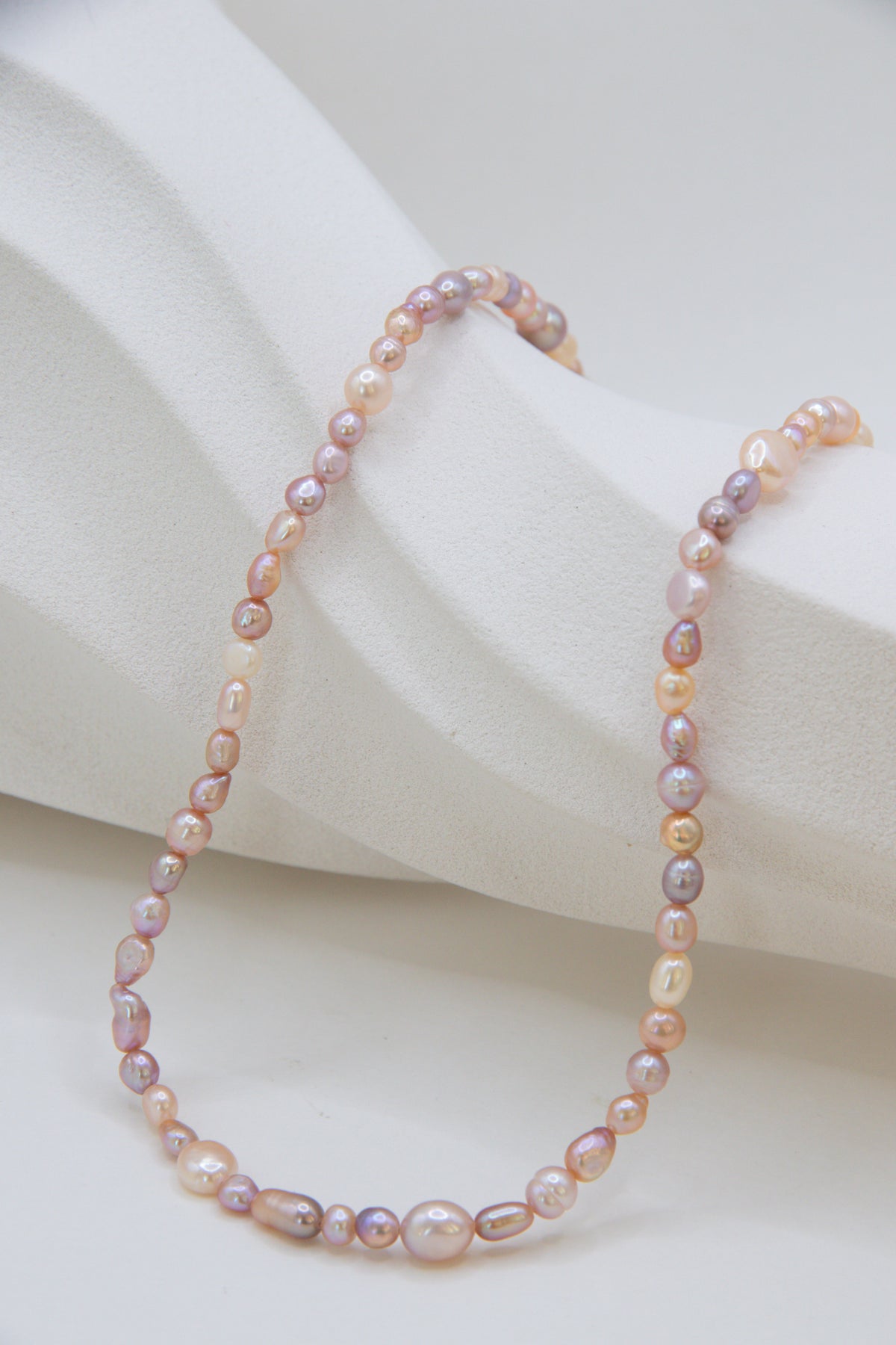 Colorful mini pearl necklace