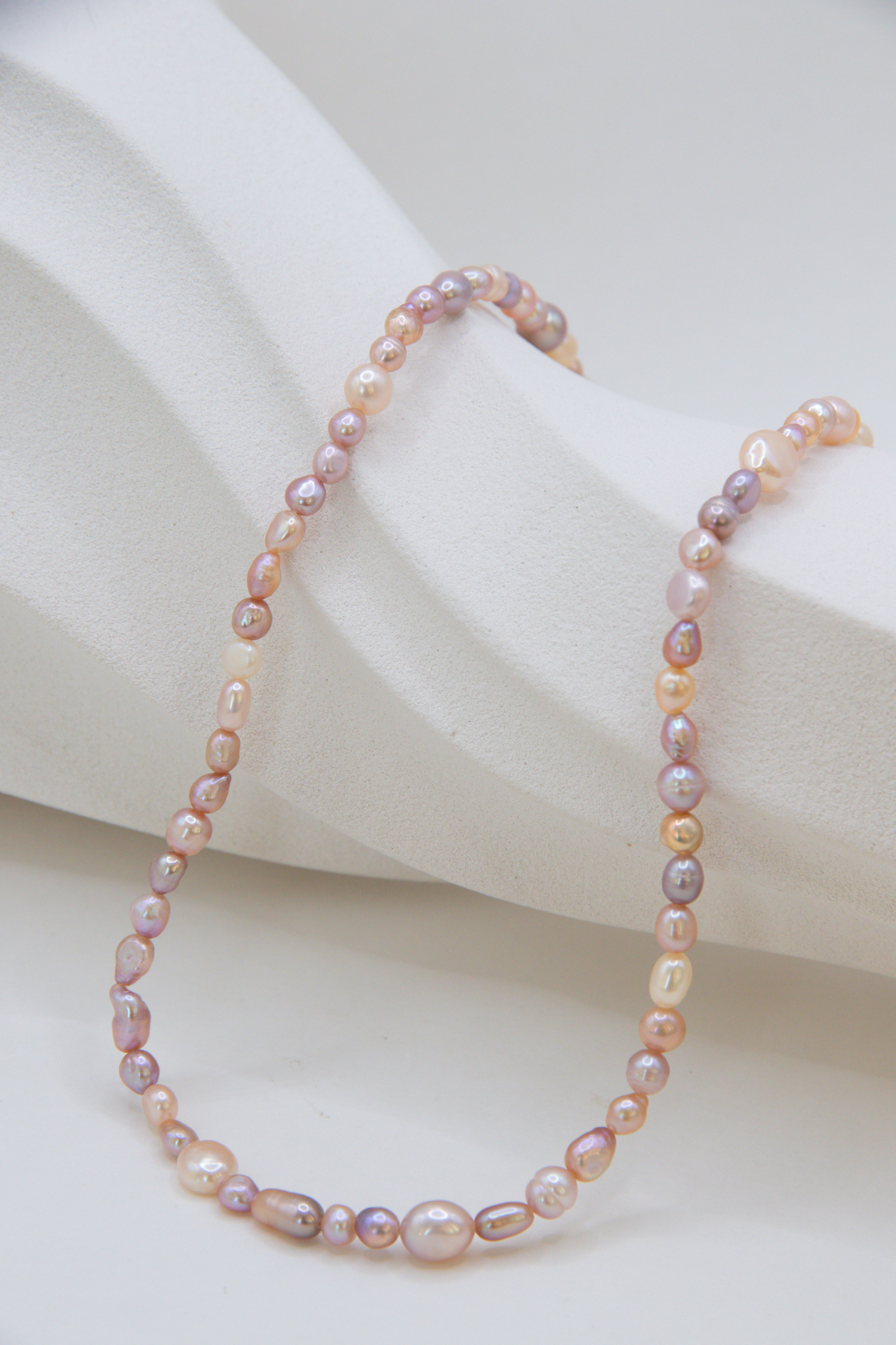 Colorful mini pearl necklace