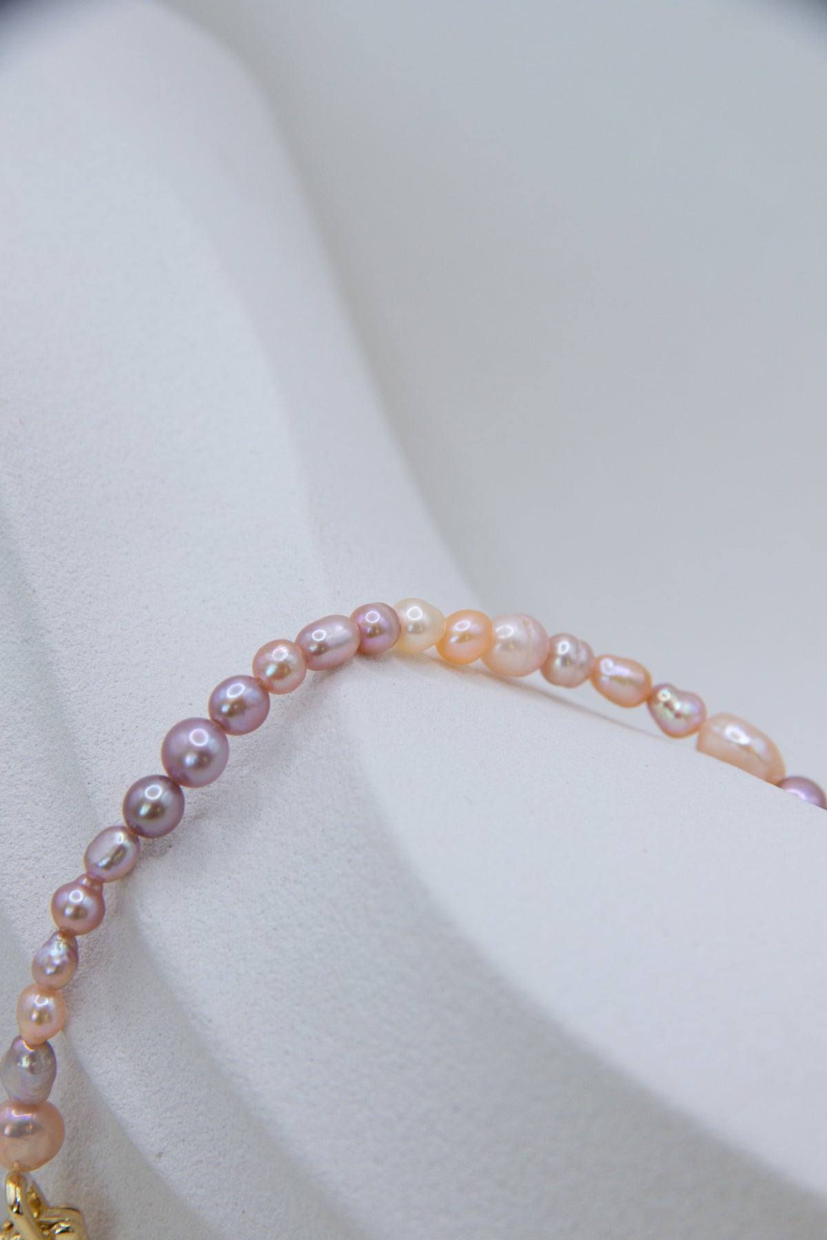 Colorful mini pearl necklace