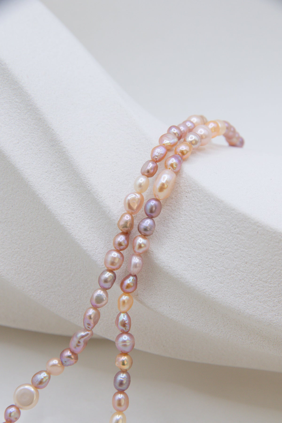 Colorful mini pearl necklace