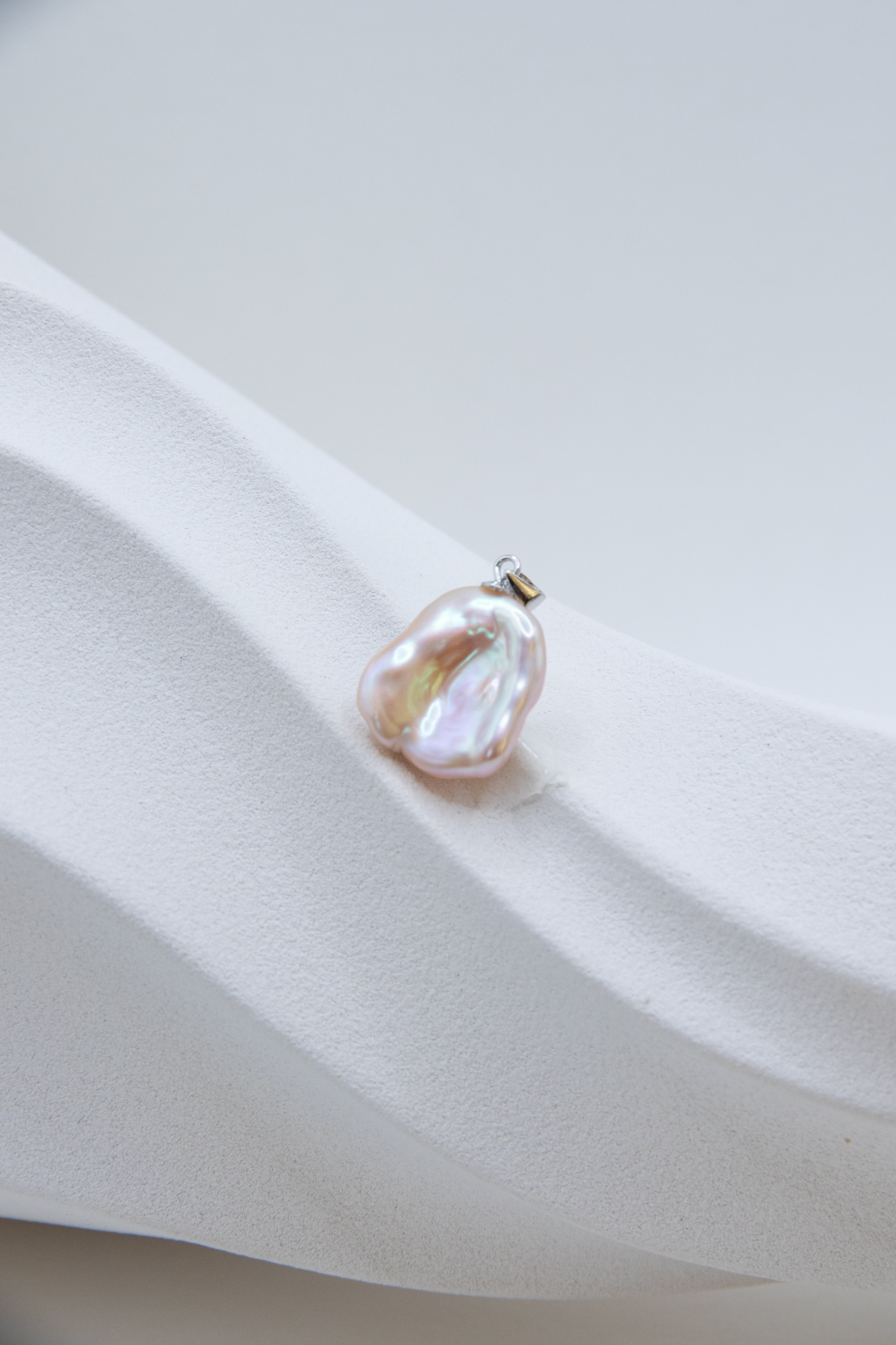 Watery Luster Pink Petal Pearl Pendant