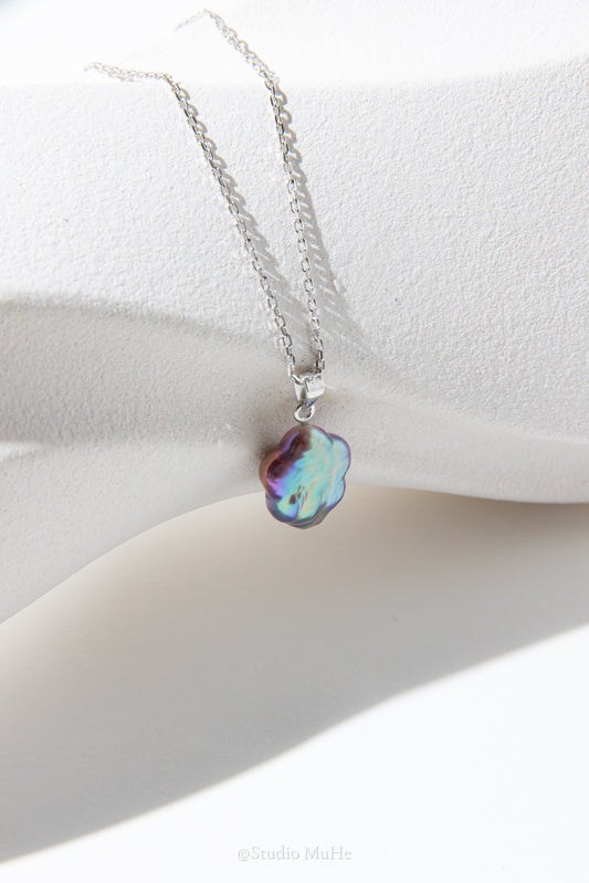 Little Violet Bloom — Natural Purple Flower-Shaped Freshwater Pearl Necklace
