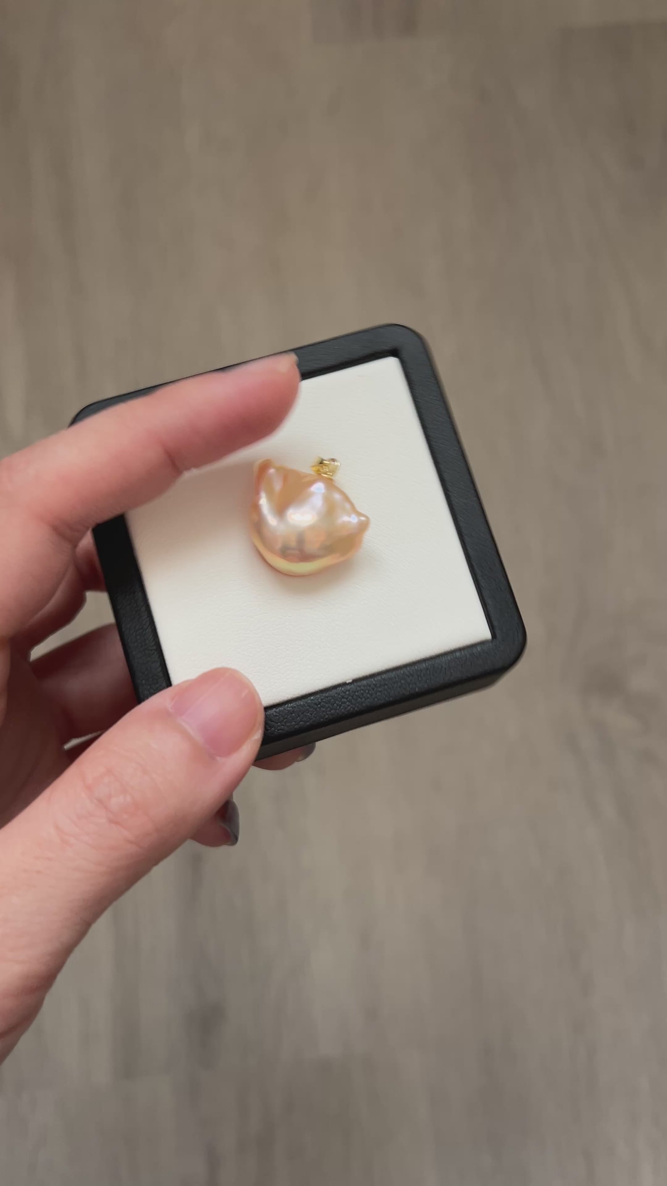 vivid crystal golden pearl pendant-small