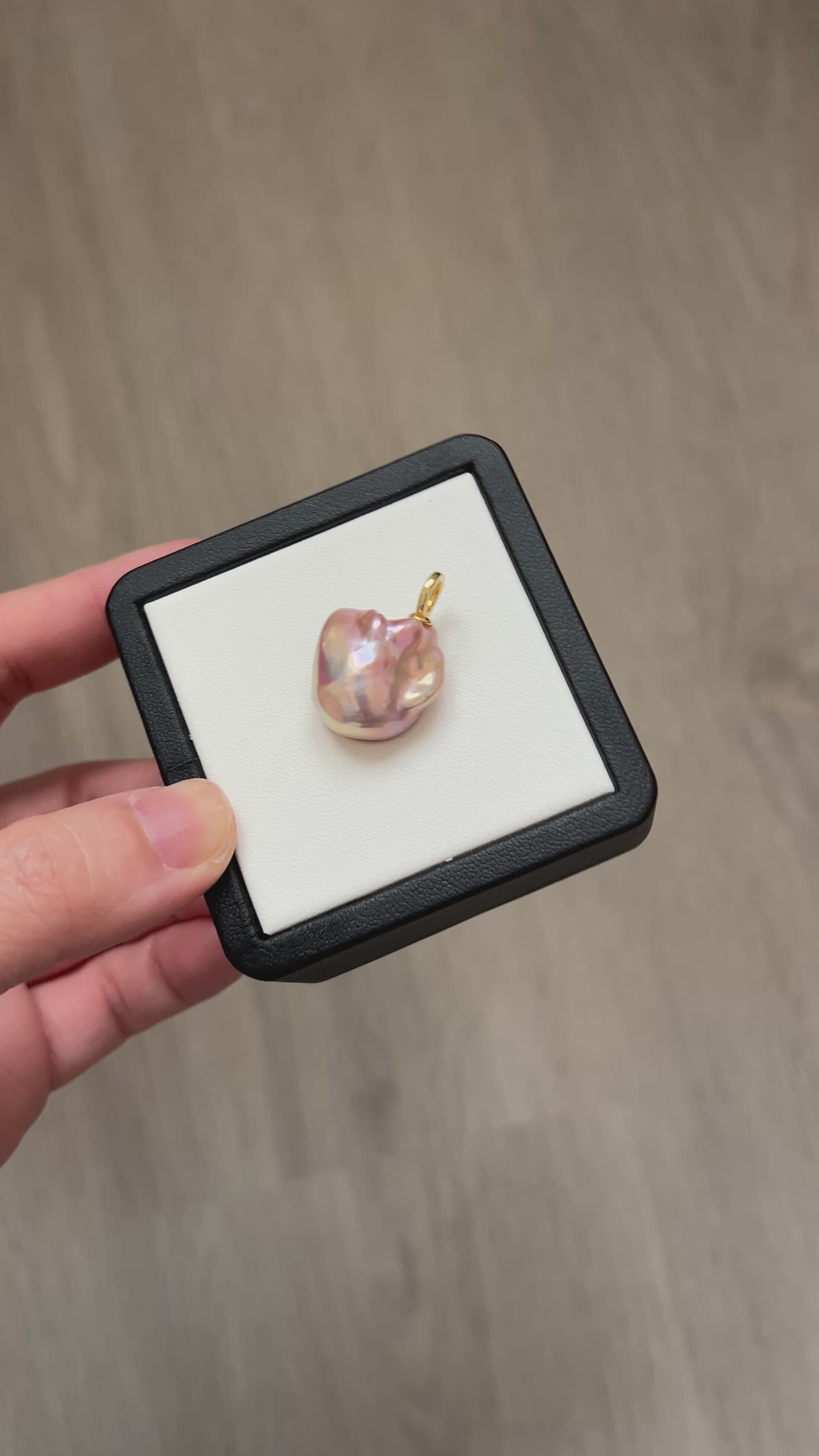 Golden Sweet peach-Excellent level beautiful baroque pearl pendant