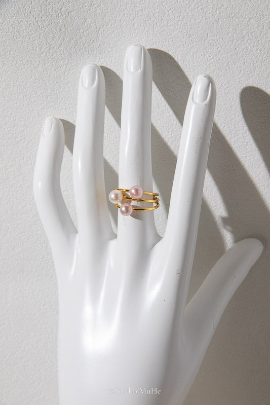 Monday Breeze — Natural White & Pink Seedless Freshwater Pearl Trio Ring