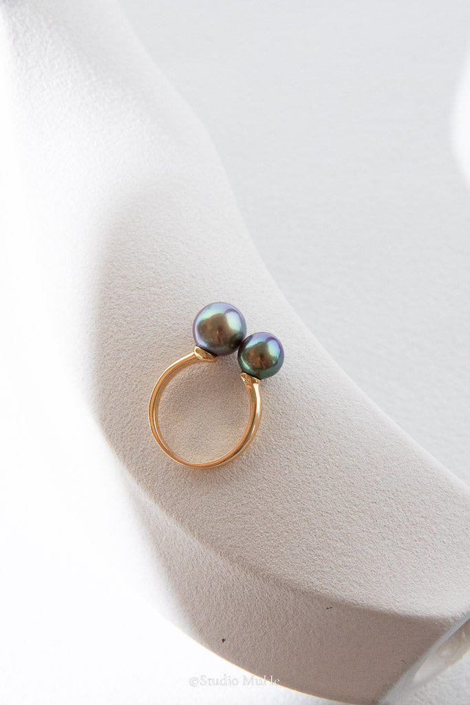 A Moment to Keep — Exceptional Blue-Green Freshwater Pearl Ring
