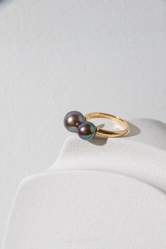 A Moment to Keep — Exceptional Blue-Green Freshwater Pearl Ring