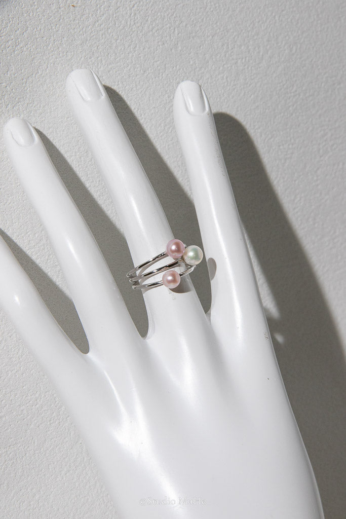 Monday Breeze — Natural White & Pink Seedless Freshwater Pearl Trio Ring