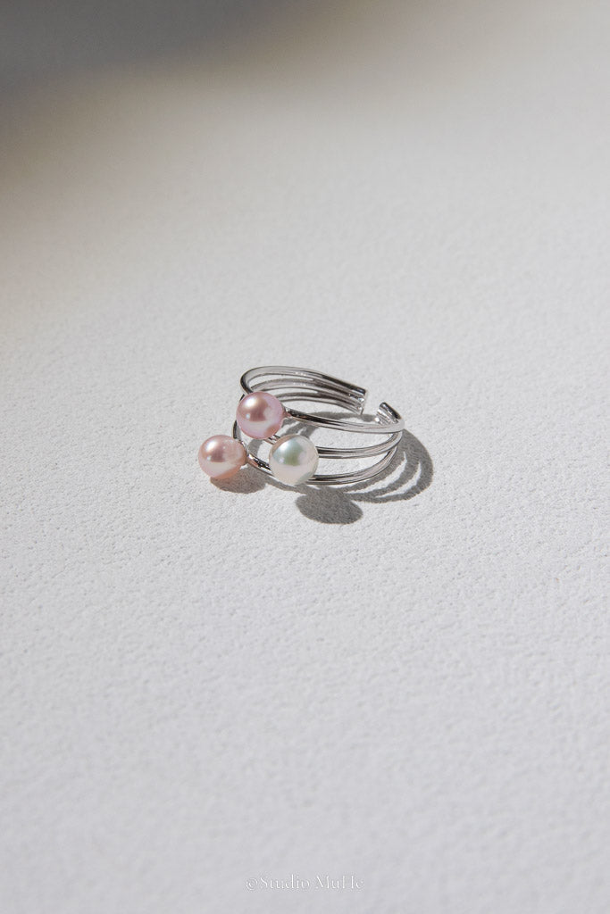Monday Breeze — Natural White & Pink Seedless Freshwater Pearl Trio Ring