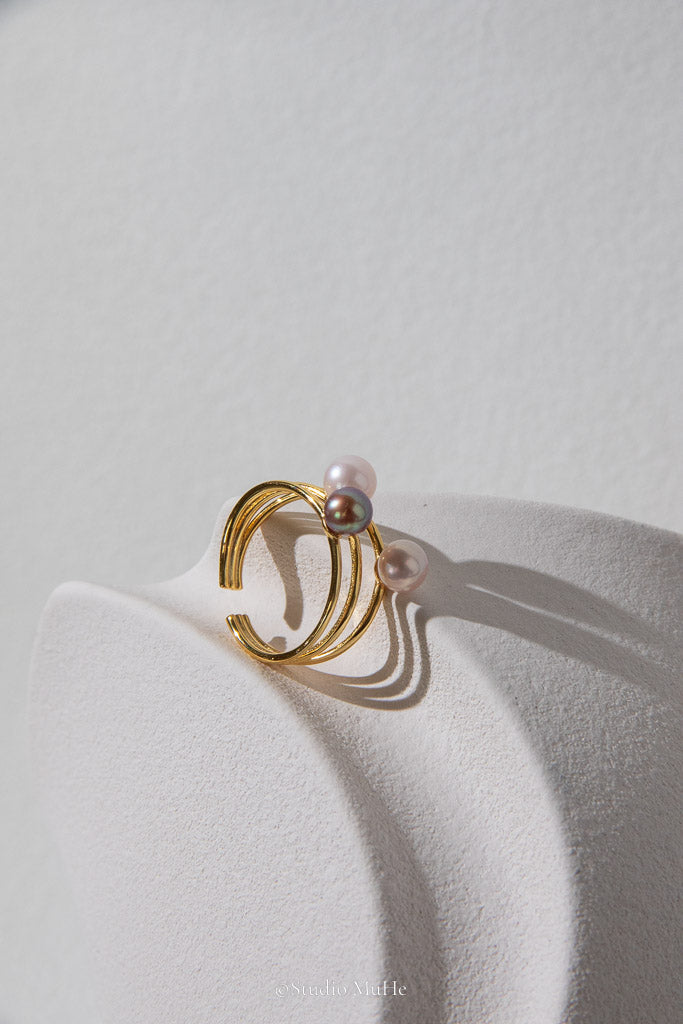 From Dawn to Dusk — Multicolour Freshwater Pearl Trio Ring