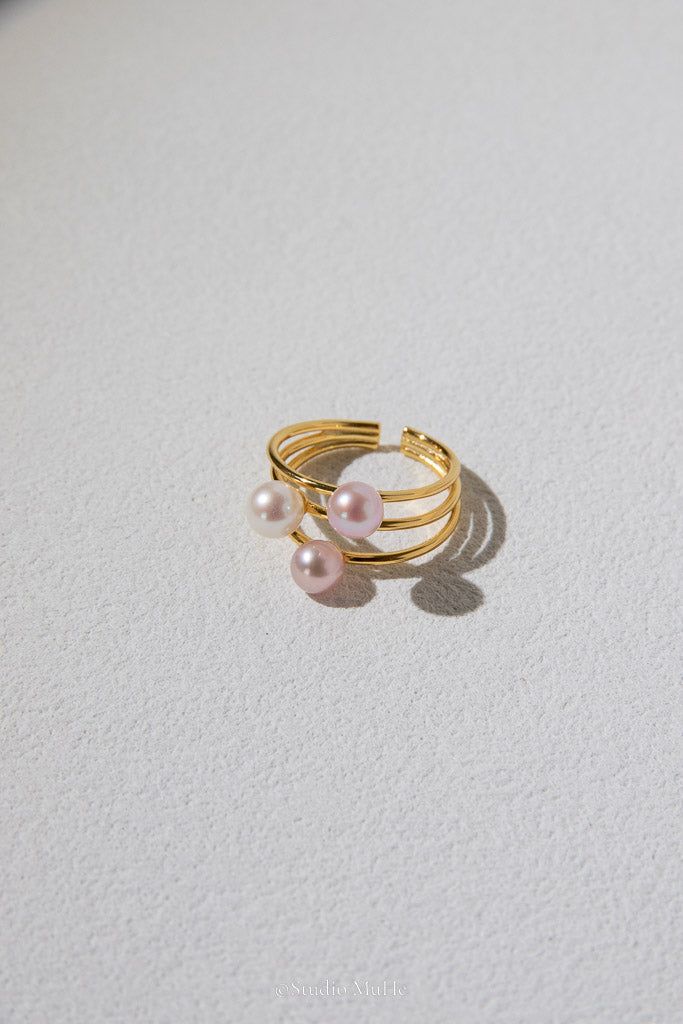 Monday Breeze — Natural White & Pink Seedless Freshwater Pearl Trio Ring